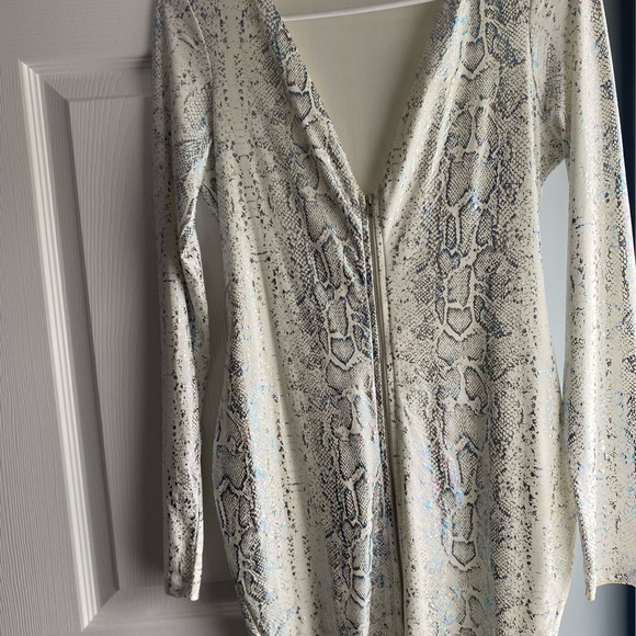 Iridescent snake print mini dress - Picture 2 of 6